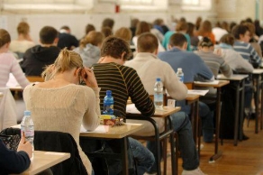 试卷印错考试时间 美国“高考”遇麻烦