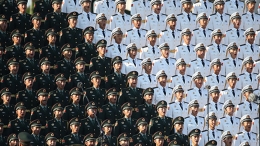 9·3阅兵：中国军人“复制黏贴”的视觉震撼