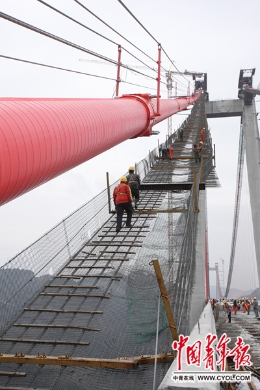 中国建成世界第二高桥 高406米长2171米