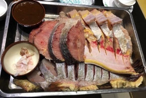 游客哈尔滨吃鱼被宰万元 餐厅：明码实价