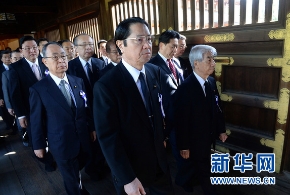 日本议员集体参拜靖国神社