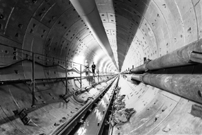 中国首条下穿黄河地铁隧道实现贯通（图）
