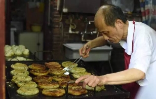 上海网红葱油饼无证停业背后的“是与非”