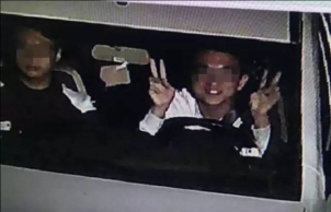 笑错地方要受罚 广州司机做鬼脸被扣2分