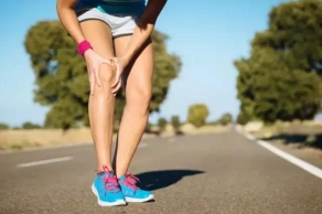 专家：做这两个简单动作可缓解膝关节疼痛