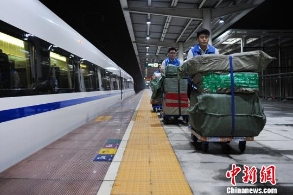 西成高铁首次运输跨境商品 探索物流新模式