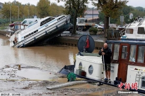 法国南部发生百年不遇洪灾已导致12人死亡