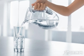 喝水是最简单的养生方法！但别做这五件事