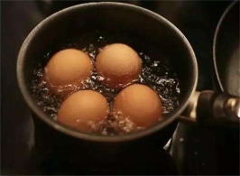 煮鸡蛋有讲究 鸡蛋煮太久好脂肪会“变坏”