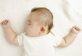 专家提示：晚上开灯睡觉或影响宝宝的身高