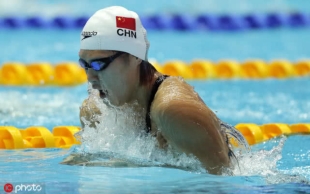 世锦赛女子400米混合泳：叶诗文第三进决赛