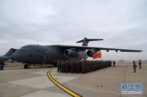 空军11架运输机从多地向武汉空运医疗队员