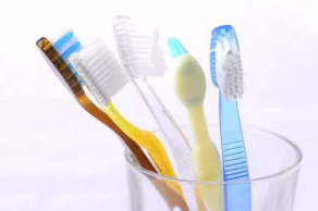 电动牙刷和普通牙刷哪种更好 如何选择牙刷