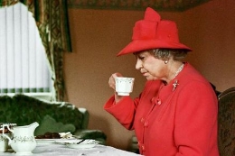 与英国女王一起优雅喝下午茶