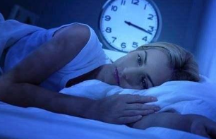 经常失眠多梦怎么办？牛奶能促进情绪稳定