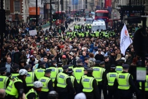 英国伦敦数千人抗议游行 反对疫情严格管控
