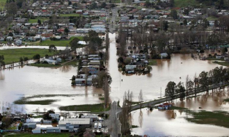 澳大利亚东部部分区域遭遇50年来最严重洪灾