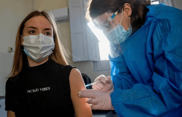 希腊第四波疫情8月或达顶峰 官员接种疫苗后确诊