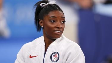 美国体操名将拜尔斯退出女子跳马、高低杠决赛