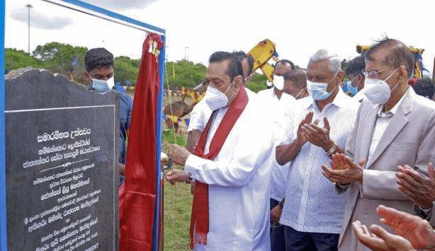 斯里兰卡总理为汉班托塔港取得的成绩点赞