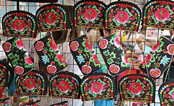 新疆少数民族刺绣：一针一线满是对生活的热爱