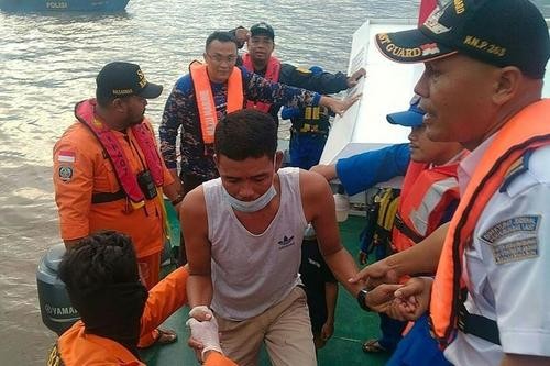 印尼渡轮倾覆事故已有31人获救 11人失踪