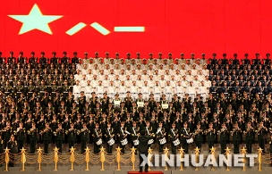 《八一军旗红》大型文艺晚会在京举行[组图]