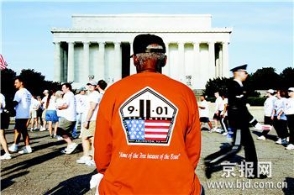 华盛顿千人游行纪念“9·11”六周年
