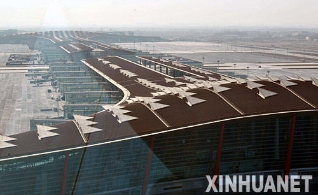首都机场新航站楼整装待客[组图]