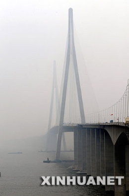 创造了四项斜拉桥世界纪录的苏通大桥正式通车