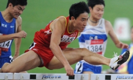 男子110米栏：刘翔夺冠