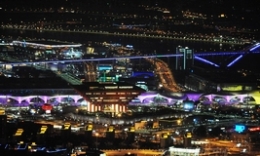 世博会开幕在即 空中体验夜上海