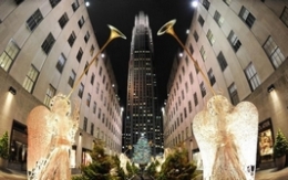 纽约洛克菲勒中心圣诞树点灯