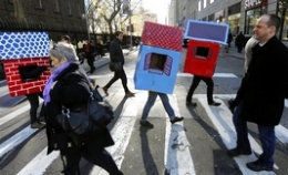 全美失业人口达1400万 纽约民众街头游行抗议