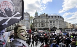 “占领伦敦”示威者集会 纪念游行活动一周年