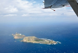 中国海监飞机首次巡航并实拍钓鱼岛及其附属岛屿