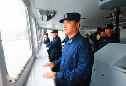 中俄两军参演战舰离港奔赴演习海区