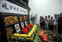 韩亚航空失事飞机遇难者骨灰回国