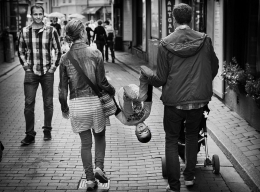 黑白摄影：街拍偶遇的有趣瞬间