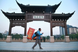 公务员辞职行走中国十年未回家