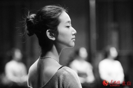 足尖青春——中央芭蕾舞团女演员的美丽与艰辛