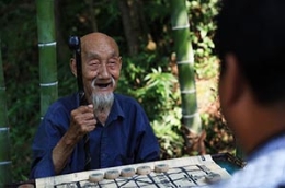 凯风印象：百岁老寿星的悠闲生活