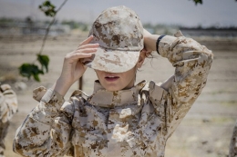 与ISIS对峙的库尔德女战士