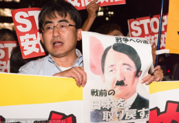 日本安倍首相官邸遭抗议民众包围