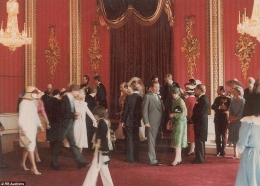 英王室公布戴安娜王妃大婚罕见照片