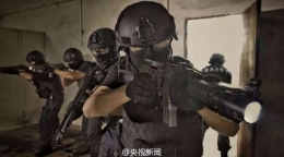 广州特警训练照拍出大片范 装备科幻炫酷