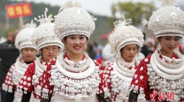 贵州黄平传统“芦笙会” 苗族盛装美如雪