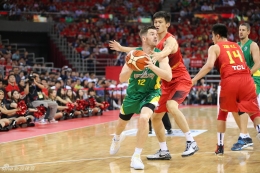 中澳国际男篮对抗赛第三战中国不敌澳大利亚
