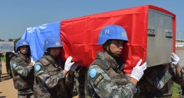 中国驻南苏丹维和步兵营为牺牲战士举行告别仪式