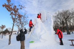 独家：第22届哈尔滨国际雪雕比赛火热进行中